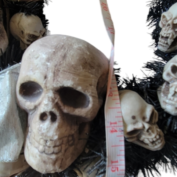 Skull Wreath Decoration Door Hanging TabletopCelebration Decor! Halloween goth - Picture 2 of 10